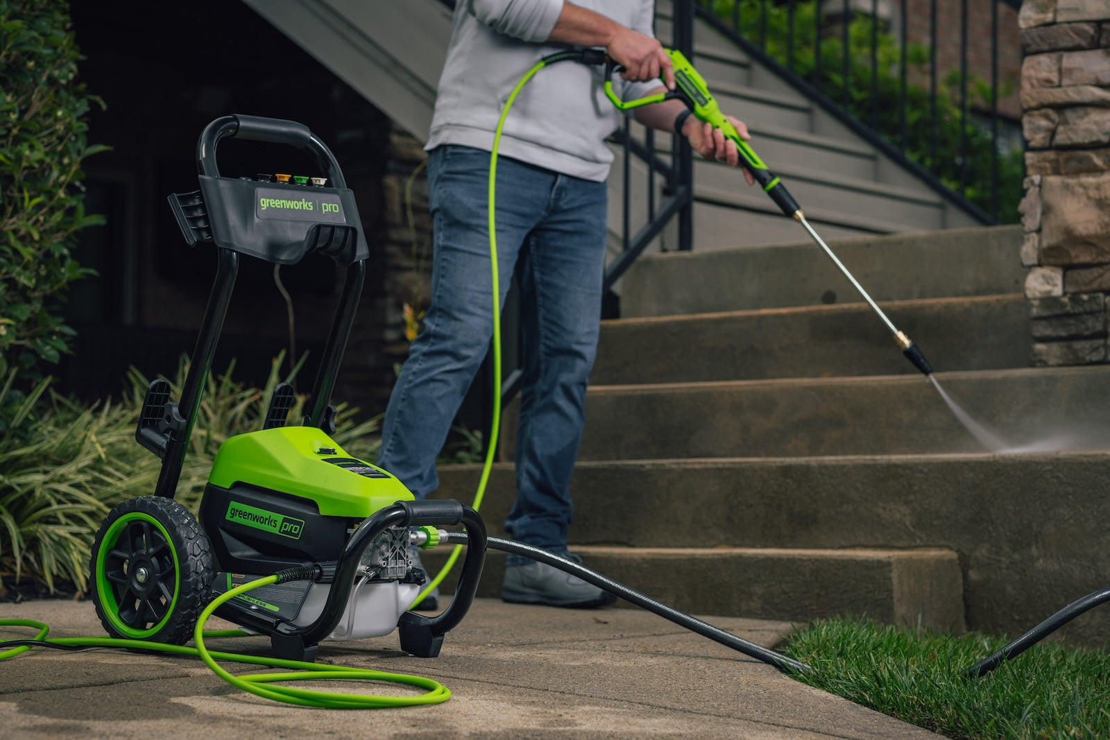 Pressure Wash Concrete Feature Image Stairs