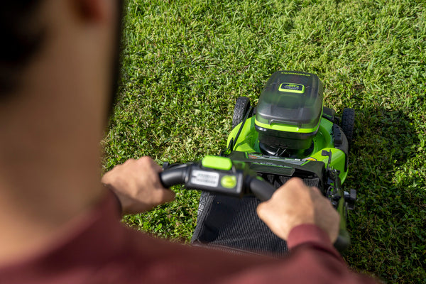 Push Mower vs. Self-Propelled | Greenworks Tools