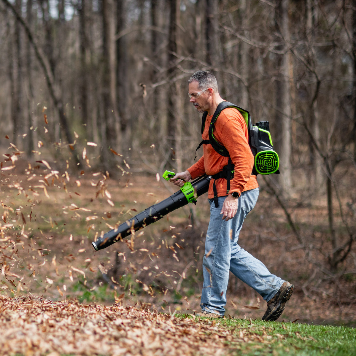 80V 800 CFM Cordless Battery Backpack Blower and Leaf Tarp w/ 4.0Ah Battery & Rapid Charger