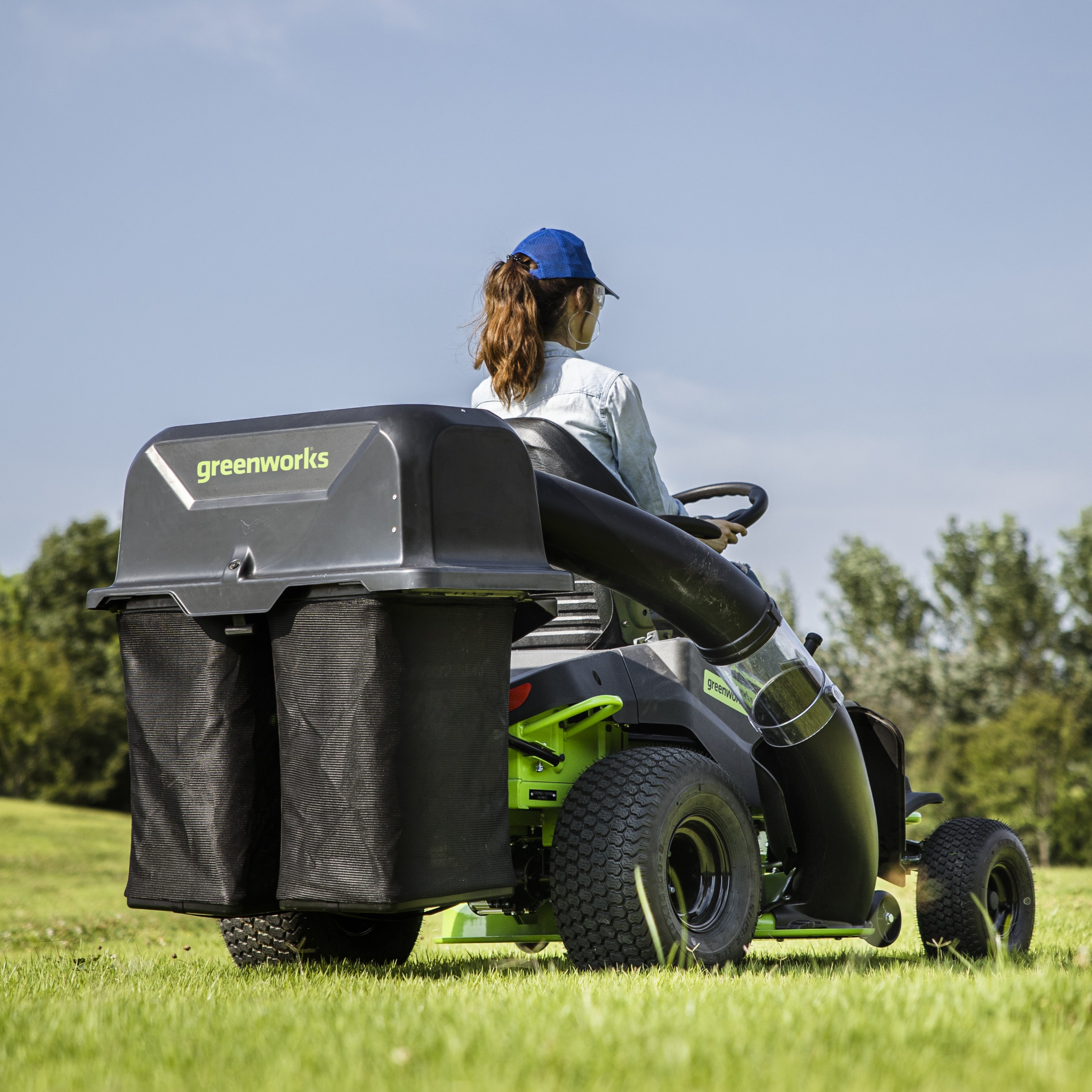 80V 42" CrossoverT Riding Lawn Tractor:(6) 8.0 Ah Batteries and 1.5 kW Charger, CRT4282