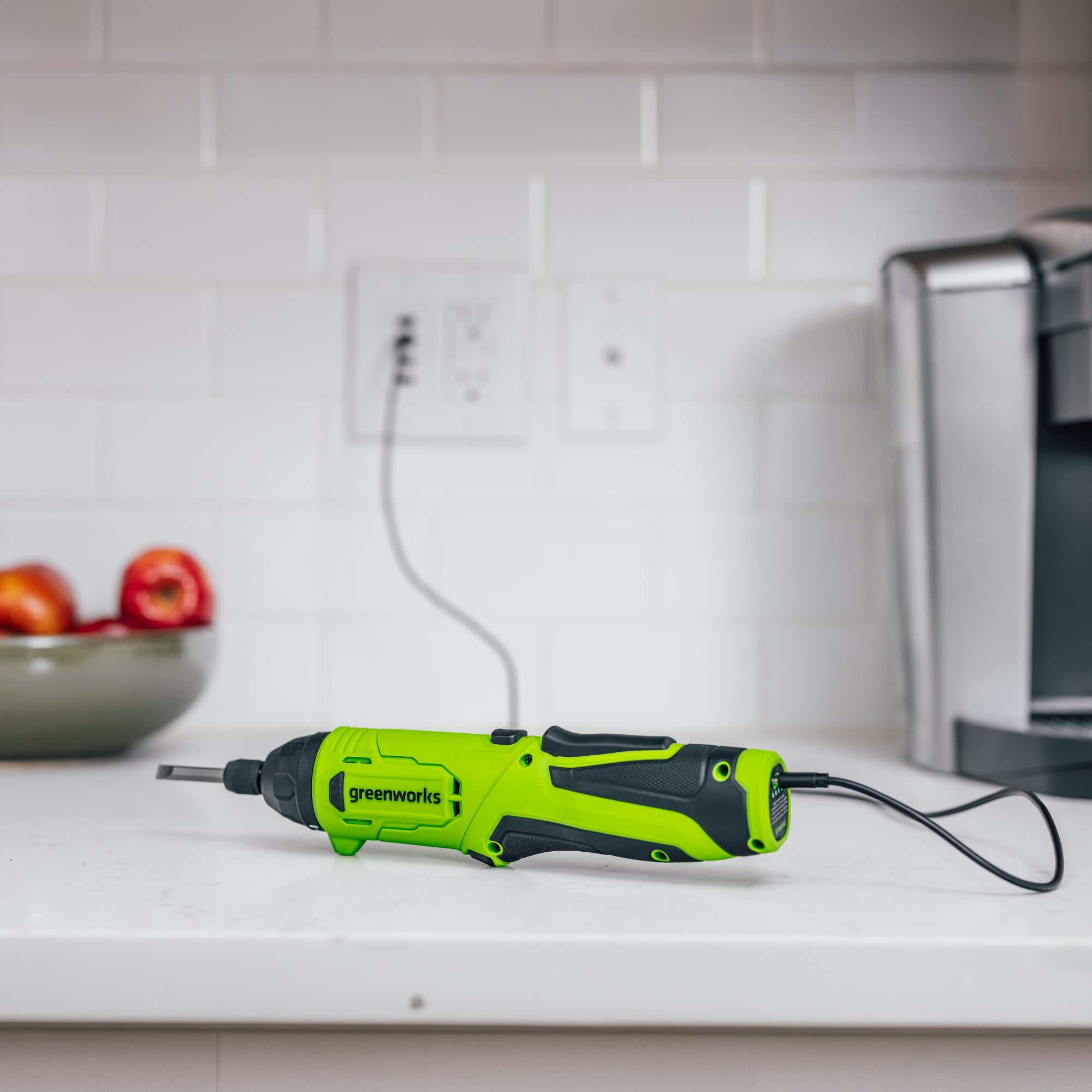 8V 70 in-lbs Screwdriver with 2 Bits