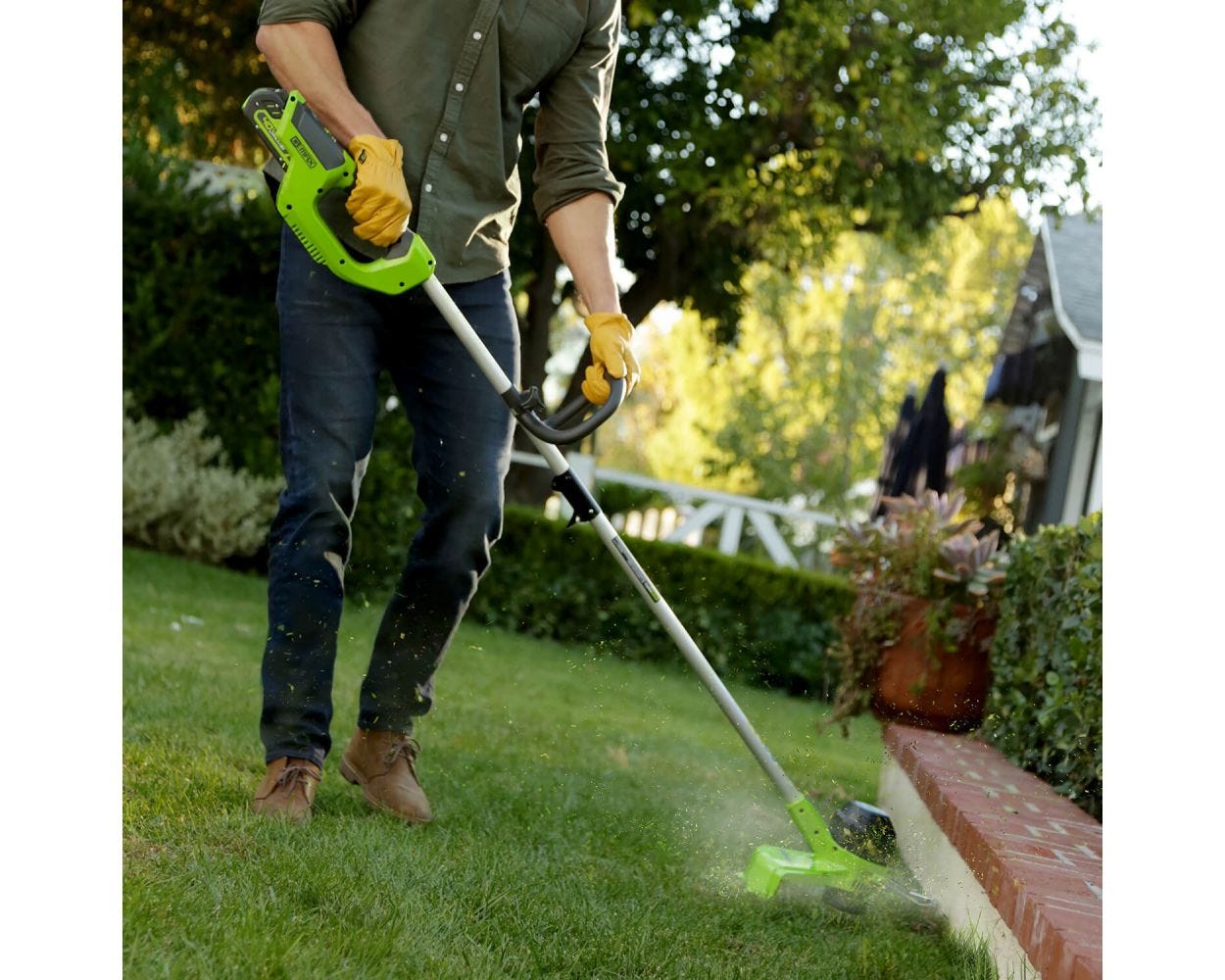  RYOBI 40-Volt Lithium-Ion Cordless Attachment Capable String  Trimmer, 4.0 Ah Battery and Charger Inc : Patio, Lawn & Garden
